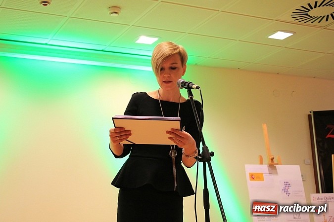 Zdjęcie w galerii na portalu naszraciborz.pl: Hiszpańskie rytmy na Zamku Piastowskim z Anią Wyszkoni w jury wiadomości z regionu