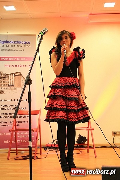 Zdjęcie w galerii na portalu naszraciborz.pl: Hiszpańskie rytmy na Zamku Piastowskim z Anią Wyszkoni w jury wiadomości z regionu