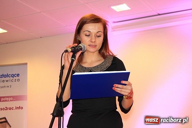 Zdjęcie w galerii na portalu naszraciborz.pl: Hiszpańskie rytmy na Zamku Piastowskim z Anią Wyszkoni w jury wiadomości z regionu