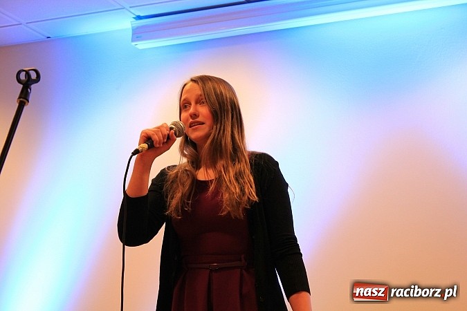 Zdjęcie w galerii na portalu naszraciborz.pl: Hiszpańskie rytmy na Zamku Piastowskim z Anią Wyszkoni w jury wiadomości z regionu