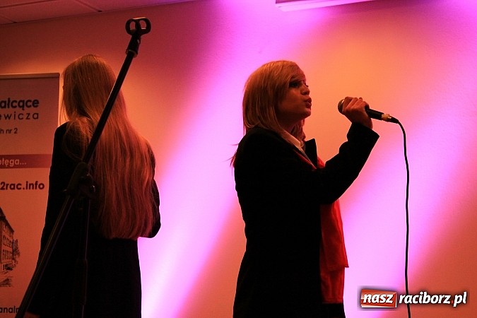 Zdjęcie w galerii na portalu naszraciborz.pl: Hiszpańskie rytmy na Zamku Piastowskim z Anią Wyszkoni w jury wiadomości z regionu