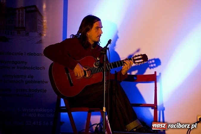 Zdjęcie w galerii na portalu naszraciborz.pl: Zamek Piastowski: koncert finałowy przeglądu piosenki hiszpańskojęzycznej wiadomości z regionu