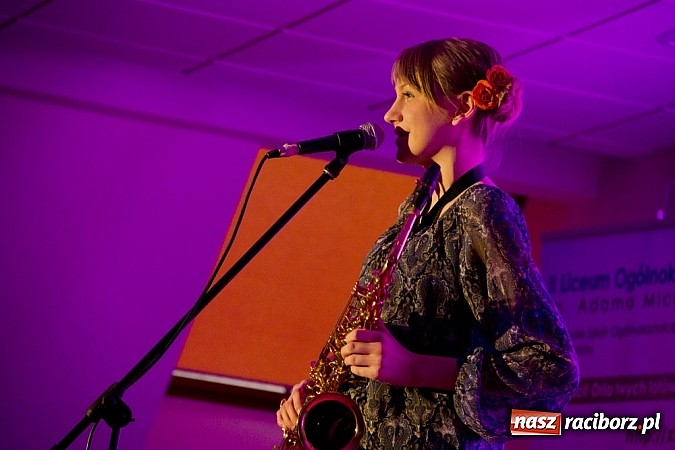 Zdjęcie w galerii na portalu naszraciborz.pl: Zamek Piastowski: koncert finałowy przeglądu piosenki hiszpańskojęzycznej wiadomości z regionu