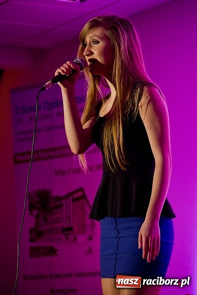 Zdjęcie w galerii na portalu naszraciborz.pl: Zamek Piastowski: koncert finałowy przeglądu piosenki hiszpańskojęzycznej wiadomości z regionu