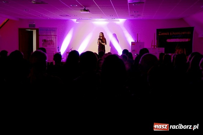 Zdjęcie w galerii na portalu naszraciborz.pl: Zamek Piastowski: koncert finałowy przeglądu piosenki hiszpańskojęzycznej wiadomości z regionu