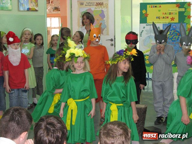 Zdjęcie w galerii na portalu naszraciborz.pl: Eko-Asy z II i III klasy wiadomości z regionu