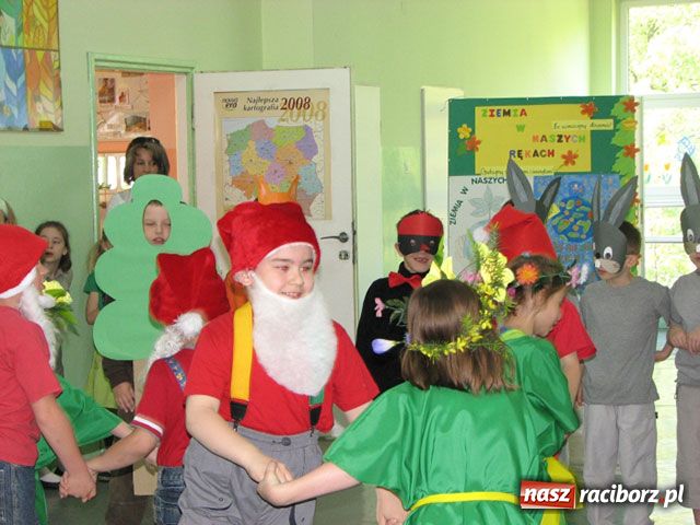 Zdjęcie w galerii na portalu naszraciborz.pl: Eko-Asy z II i III klasy wiadomości z regionu