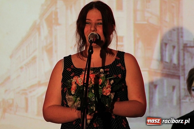 Zdjęcie w galerii na portalu naszraciborz.pl: Pantofelek 2012 dla Krystyny Lamczyk wiadomości z regionu