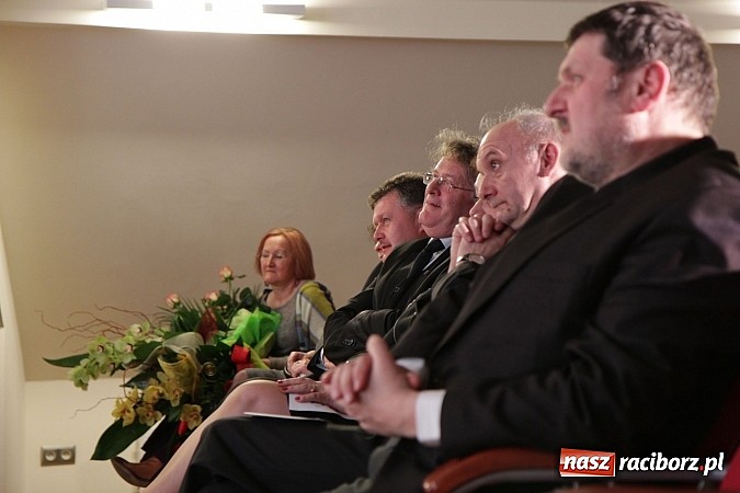 Zdjęcie w galerii na portalu naszraciborz.pl: Pantofelek 2012 dla Krystyny Lamczyk wiadomości z regionu