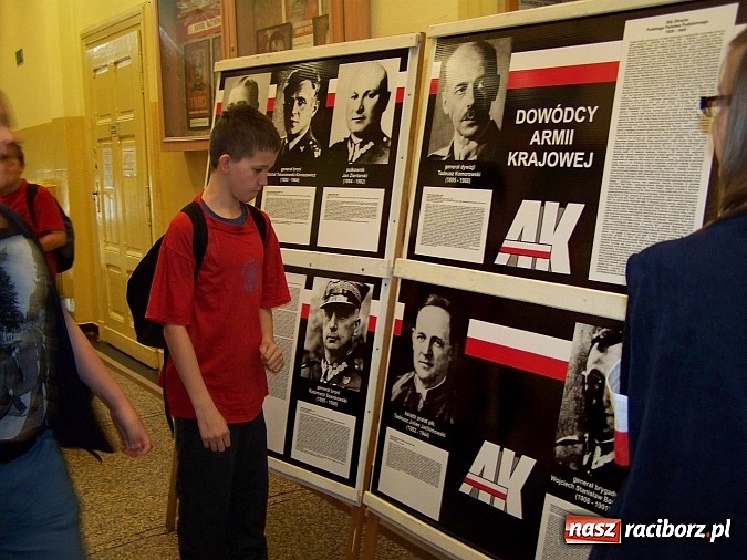 Zdjęcie w galerii na portalu naszraciborz.pl: Dzień Żołnierzy Wyklętych w Gimnazjum nr 5 wiadomości z regionu