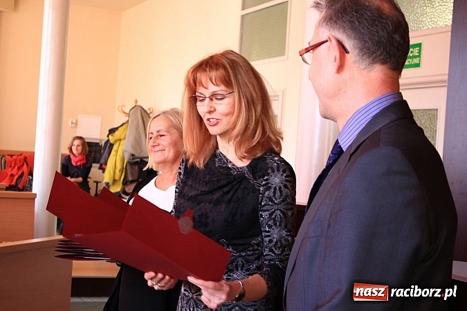 Zdjęcie w galerii na portalu naszraciborz.pl: Najlepsi uczniowie odebrali stypendia wiadomości z regionu