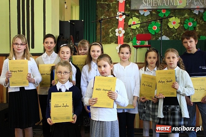 Zdjęcie w galerii na portalu naszraciborz.pl: W Borucinie rozbrzmiewały piosenki religijne wiadomości z regionu