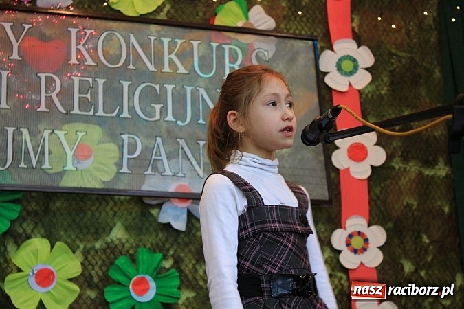 Zdjęcie w galerii na portalu naszraciborz.pl: W Borucinie rozbrzmiewały piosenki religijne wiadomości z regionu