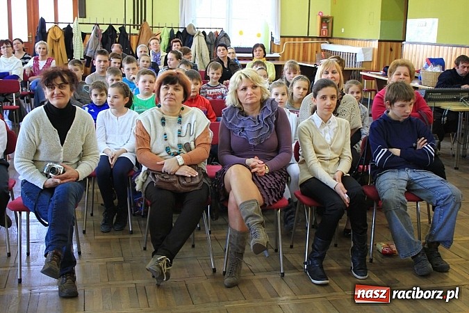 Zdjęcie w galerii na portalu naszraciborz.pl: W Borucinie rozbrzmiewały piosenki religijne wiadomości z regionu