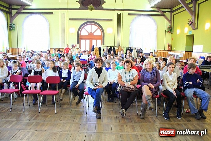 Zdjęcie w galerii na portalu naszraciborz.pl: W Borucinie rozbrzmiewały piosenki religijne wiadomości z regionu