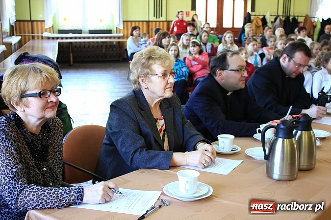 Zdjęcie w galerii na portalu naszraciborz.pl: W Borucinie rozbrzmiewały piosenki religijne wiadomości z regionu