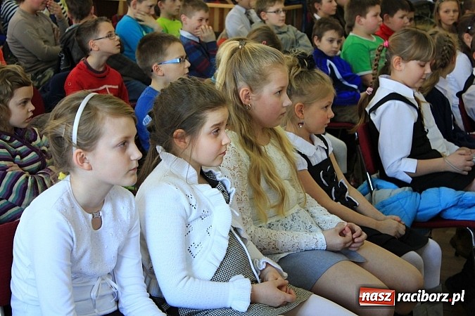 Zdjęcie w galerii na portalu naszraciborz.pl: W Borucinie rozbrzmiewały piosenki religijne wiadomości z regionu