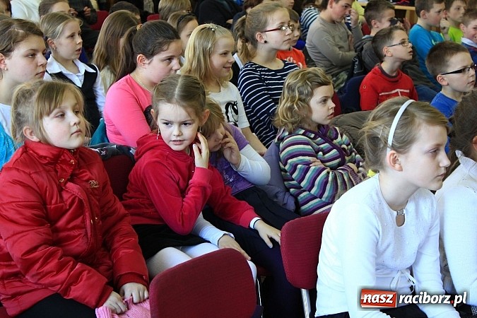 Zdjęcie w galerii na portalu naszraciborz.pl: W Borucinie rozbrzmiewały piosenki religijne wiadomości z regionu