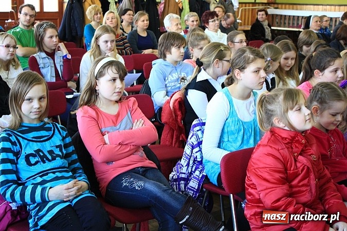 Zdjęcie w galerii na portalu naszraciborz.pl: W Borucinie rozbrzmiewały piosenki religijne wiadomości z regionu