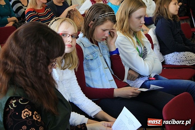 Zdjęcie w galerii na portalu naszraciborz.pl: W Borucinie rozbrzmiewały piosenki religijne wiadomości z regionu