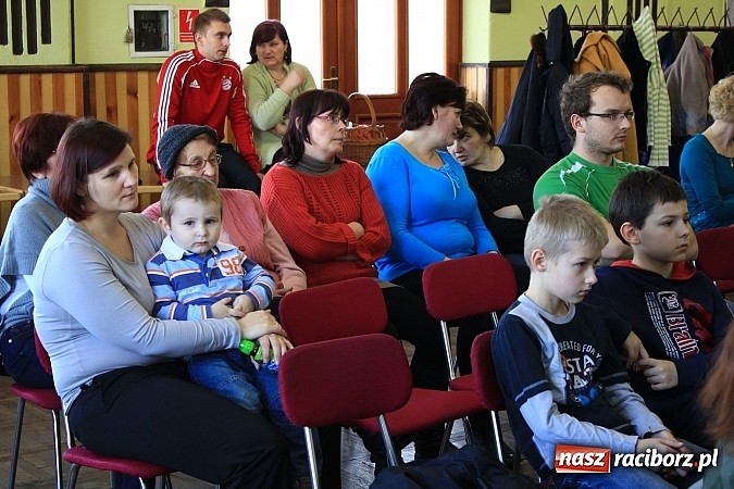 Zdjęcie w galerii na portalu naszraciborz.pl: W Borucinie rozbrzmiewały piosenki religijne wiadomości z regionu