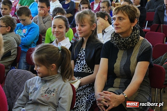 Zdjęcie w galerii na portalu naszraciborz.pl: W Borucinie rozbrzmiewały piosenki religijne wiadomości z regionu