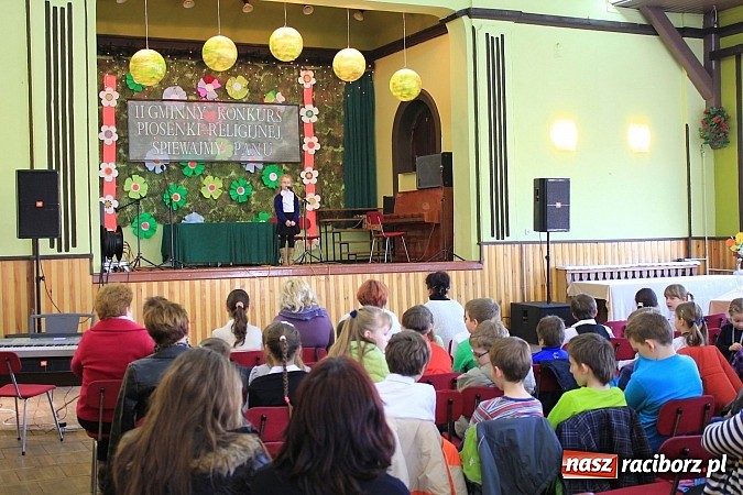 Zdjęcie w galerii na portalu naszraciborz.pl: W Borucinie rozbrzmiewały piosenki religijne wiadomości z regionu