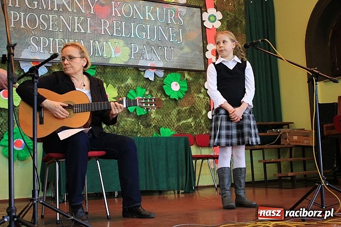 Zdjęcie w galerii na portalu naszraciborz.pl: W Borucinie rozbrzmiewały piosenki religijne wiadomości z regionu