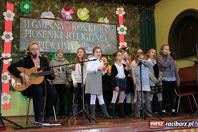 Zdjęcie w galerii na portalu naszraciborz.pl: W Borucinie rozbrzmiewały piosenki religijne wiadomości z regionu