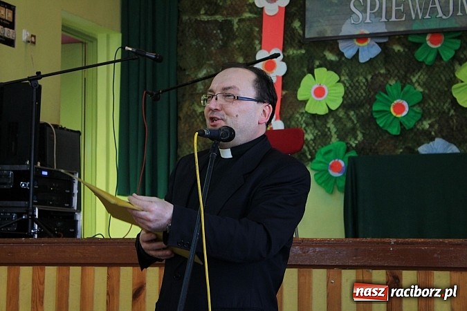 Zdjęcie w galerii na portalu naszraciborz.pl: W Borucinie rozbrzmiewały piosenki religijne wiadomości z regionu