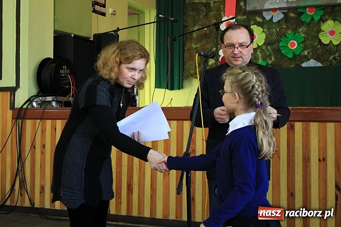 Zdjęcie w galerii na portalu naszraciborz.pl: W Borucinie rozbrzmiewały piosenki religijne wiadomości z regionu