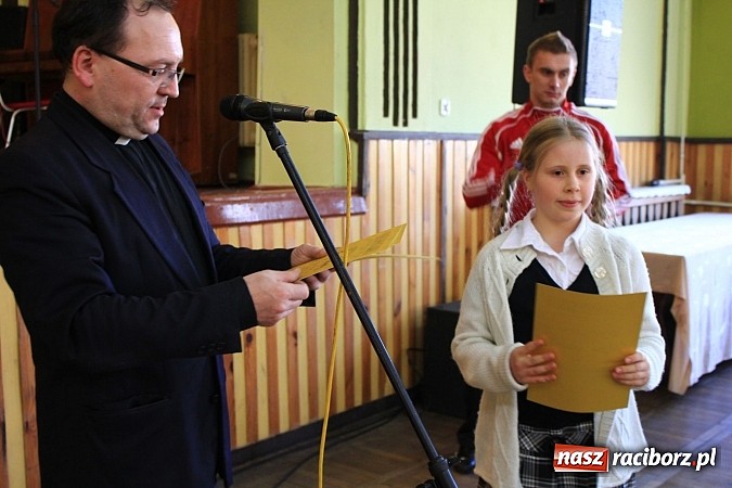 Zdjęcie w galerii na portalu naszraciborz.pl: W Borucinie rozbrzmiewały piosenki religijne wiadomości z regionu