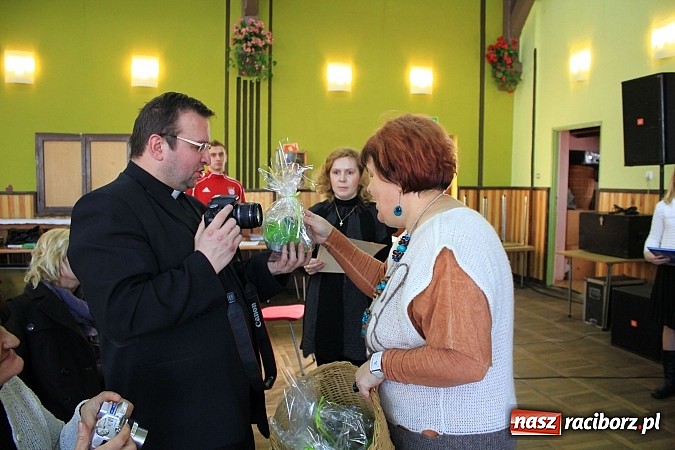 Zdjęcie w galerii na portalu naszraciborz.pl: W Borucinie rozbrzmiewały piosenki religijne wiadomości z regionu