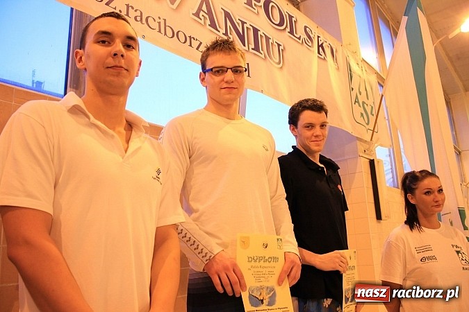 Zdjęcie w galerii na portalu naszraciborz.pl: PWSZ: Pływackie zmagania studentów wiadomości z regionu