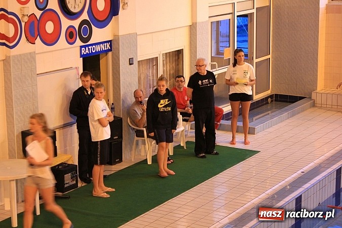 Zdjęcie w galerii na portalu naszraciborz.pl: PWSZ: Pływackie zmagania studentów wiadomości z regionu