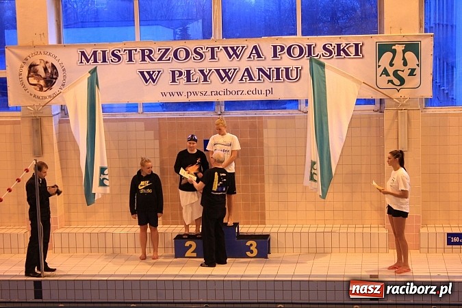 Zdjęcie w galerii na portalu naszraciborz.pl: PWSZ: Pływackie zmagania studentów wiadomości z regionu