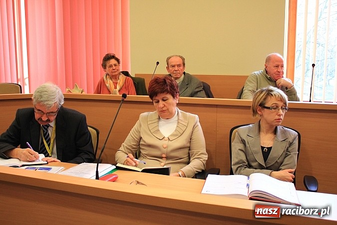 Zdjęcie w galerii na portalu naszraciborz.pl: Mieszkańcy Nowych Zagród rozczarowani spotkaniem. Przyszli żeby się rozejść wiadomości z regionu