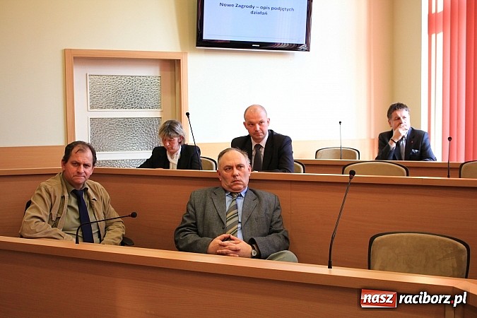 Zdjęcie w galerii na portalu naszraciborz.pl: Mieszkańcy Nowych Zagród rozczarowani spotkaniem. Przyszli żeby się rozejść wiadomości z regionu