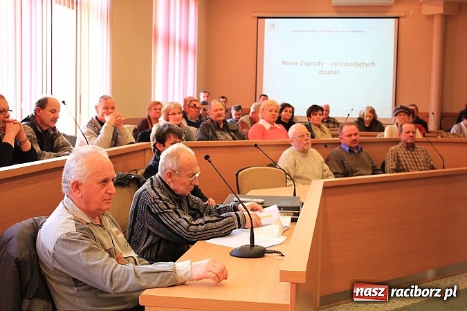 Zdjęcie w galerii na portalu naszraciborz.pl: Mieszkańcy Nowych Zagród rozczarowani spotkaniem. Przyszli żeby się rozejść wiadomości z regionu