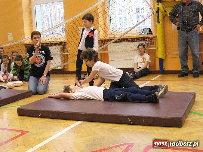 Zdjęcie w galerii na portalu naszraciborz.pl: Bezpieczeństwo i pierwsza pomoc w SP 13 wiadomości z regionu