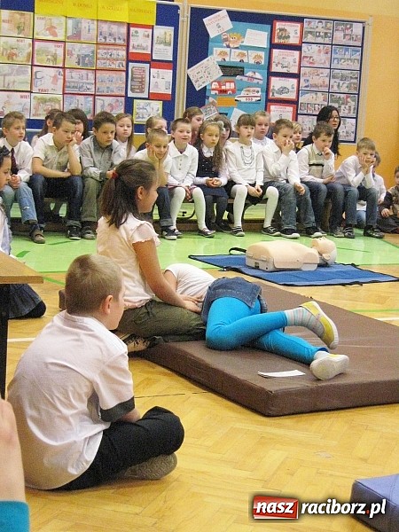 Zdjęcie w galerii na portalu naszraciborz.pl: Bezpieczeństwo i pierwsza pomoc w SP 13 wiadomości z regionu