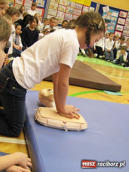 Zdjęcie w galerii na portalu naszraciborz.pl: Bezpieczeństwo i pierwsza pomoc w SP 13 wiadomości z regionu