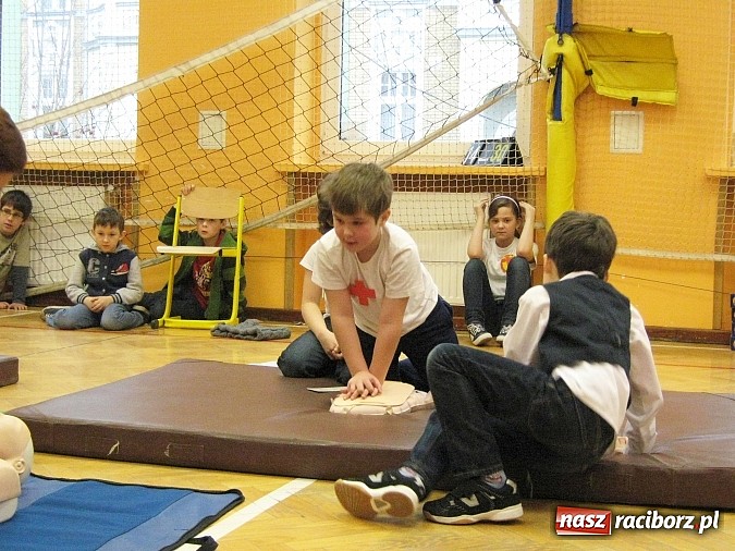 Zdjęcie w galerii na portalu naszraciborz.pl: Bezpieczeństwo i pierwsza pomoc w SP 13 wiadomości z regionu