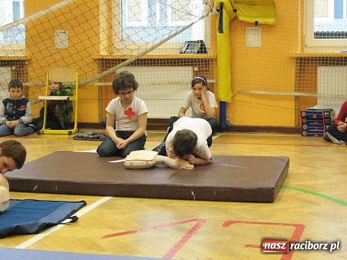 Zdjęcie w galerii na portalu naszraciborz.pl: Bezpieczeństwo i pierwsza pomoc w SP 13 wiadomości z regionu