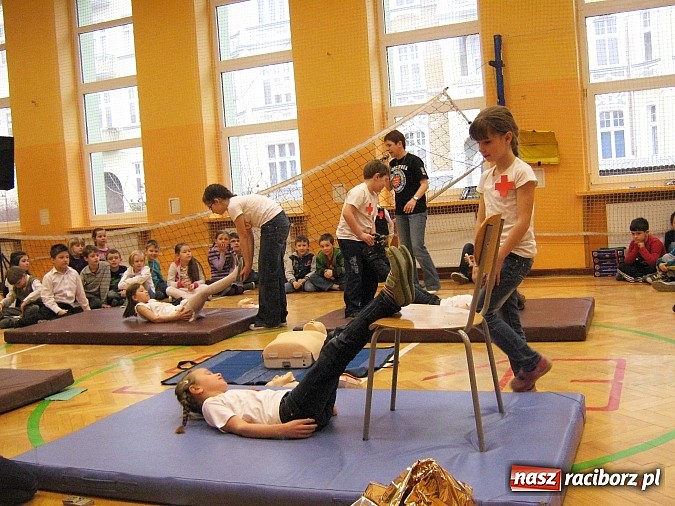 Zdjęcie w galerii na portalu naszraciborz.pl: Bezpieczeństwo i pierwsza pomoc w SP 13 wiadomości z regionu
