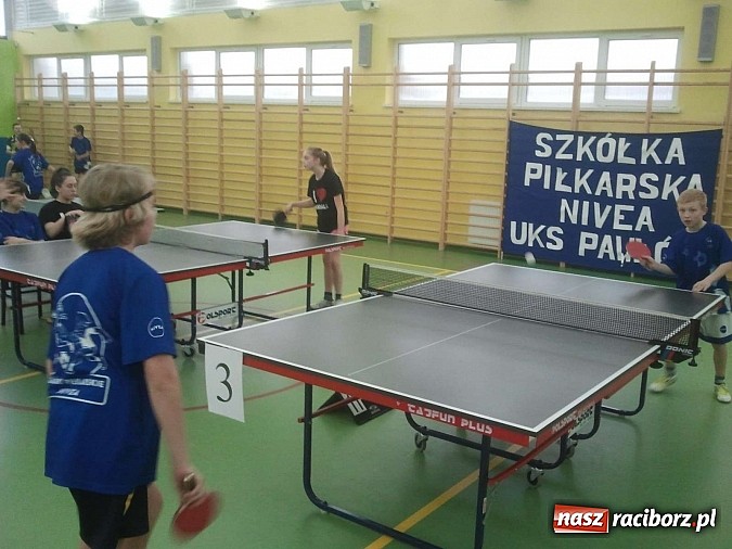 Zdjęcie w galerii na portalu naszraciborz.pl: Pawłów i Pietrowice podzielili się pucharami wiadomości z regionu