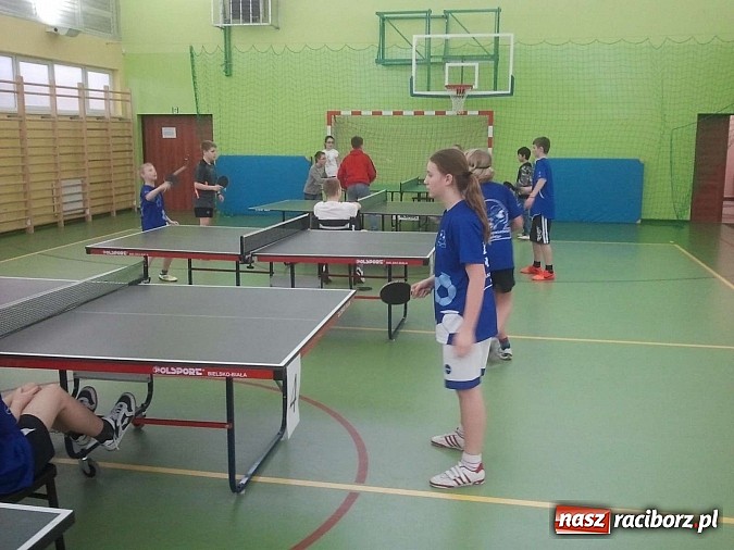 Zdjęcie w galerii na portalu naszraciborz.pl: Pawłów i Pietrowice podzielili się pucharami wiadomości z regionu