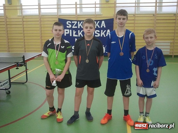 Zdjęcie w galerii na portalu naszraciborz.pl: Pawłów i Pietrowice podzielili się pucharami wiadomości z regionu