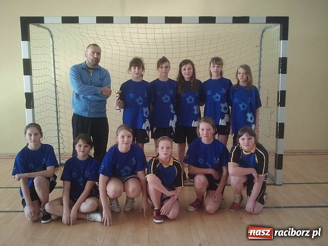 Zdjęcie w galerii na portalu naszraciborz.pl: Pawłów i Pietrowice podzielili się pucharami wiadomości z regionu