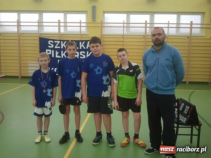 Zdjęcie w galerii na portalu naszraciborz.pl: Pawłów i Pietrowice podzielili się pucharami wiadomości z regionu